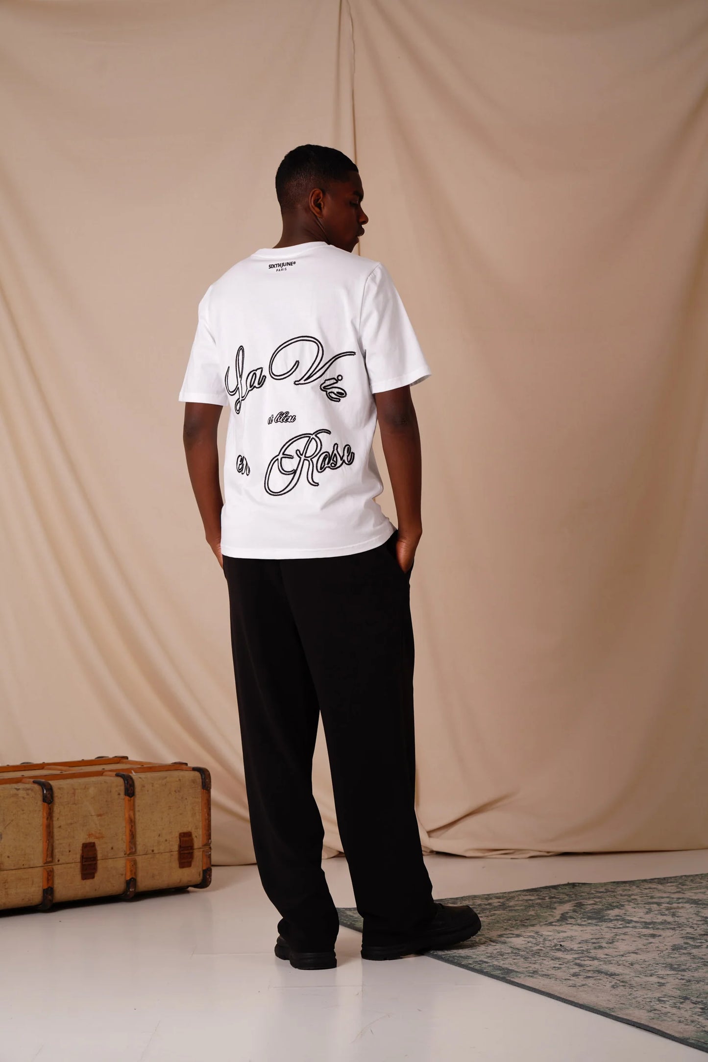 La vie en Rose Blanc geborduurd T-shirt sixth june