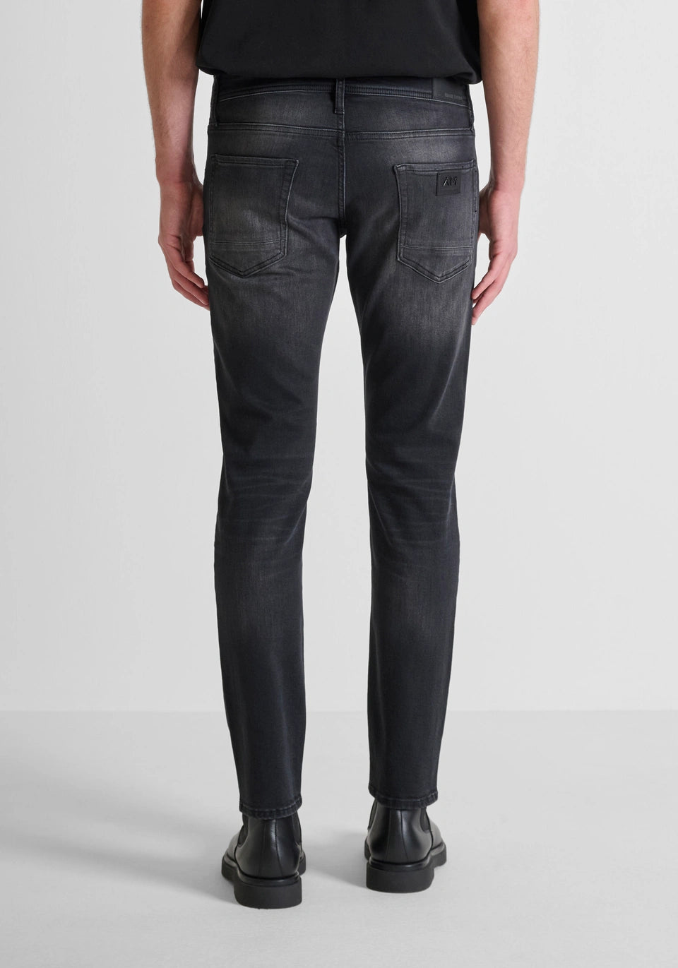 KURT" COMFORT TAPERED FIT JEANS IN BLACK DENIM