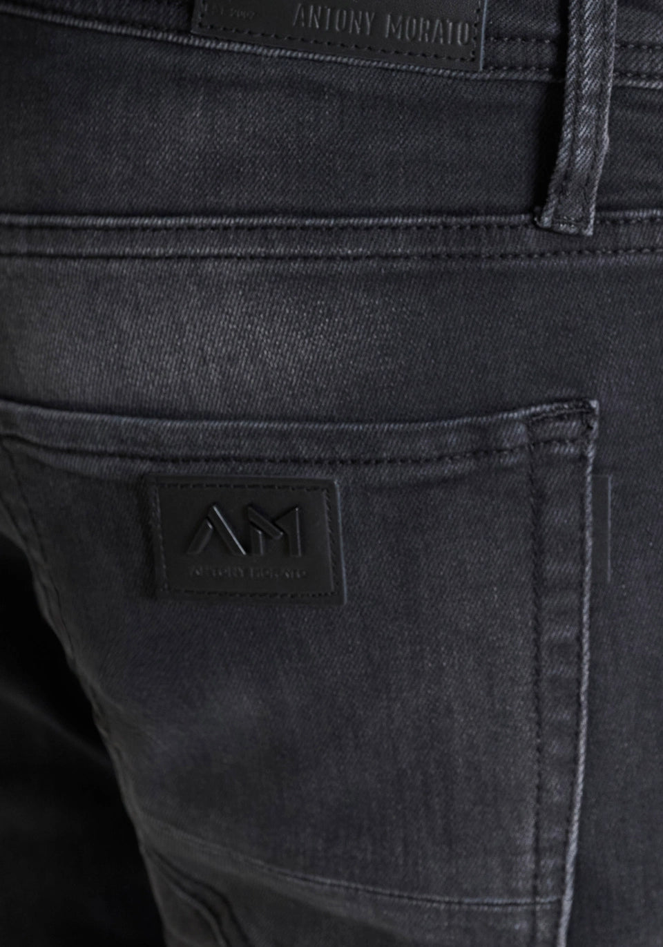 KURT" COMFORT TAPERED FIT JEANS IN BLACK DENIM