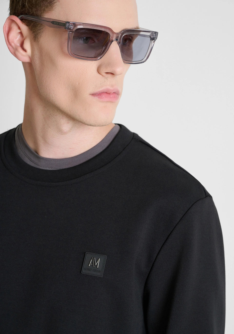 Black regular-fit sweatshirt in interlock with plate on heart